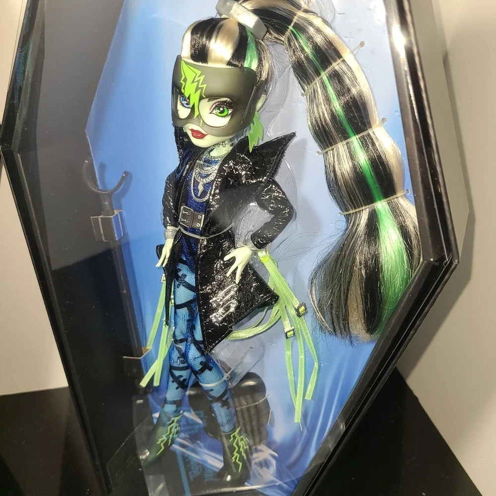 New 2022 Monster High Haunt Couture Midnight Runway Frankie Stein Doll W/Box
